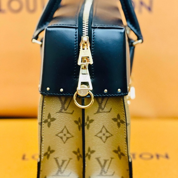 City Malle bag , good condition like new box and full set box receipt - Picture 6 of 11